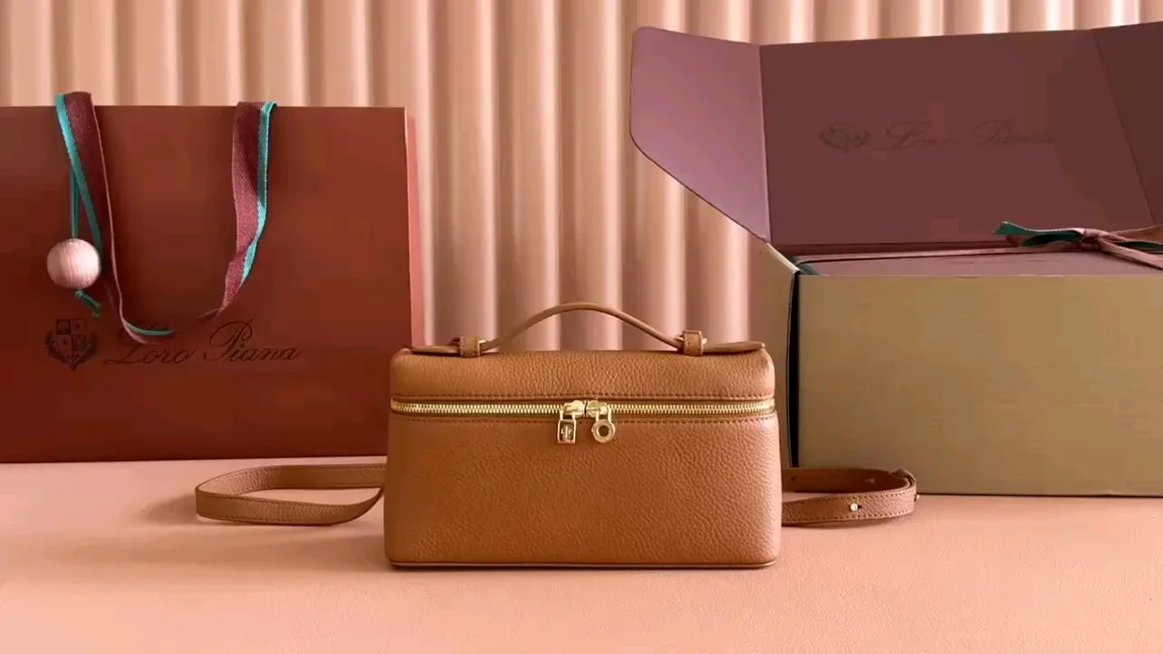 💋💋💋【Original leather configuration counter complete package】 𝐋𝐨𝐫𝐨 𝐏𝐢𝐚𝐧@ Extra pocket L19 series handbag/crossbody bag📦